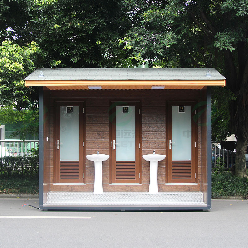 金属雕花板三蹲位尖顶水冲厕所